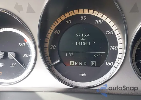 2011 Mercedes-Benz C 300 Luxury/Sport z USA, uszkodzony, nr VIN WDDGF5EB3BR158244